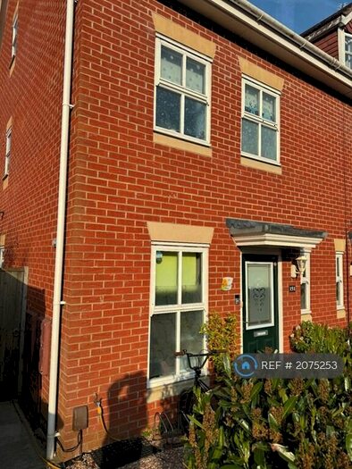 3 Bedroom End Of Terrace House To Rent In Hurworth Avenue, Langley, SL3