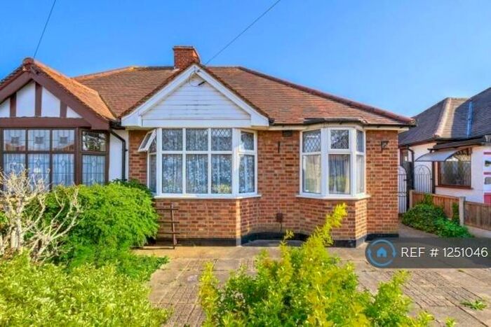 2 Bedroom Bungalow To Rent In Kelsie Way, Ilford, IG6