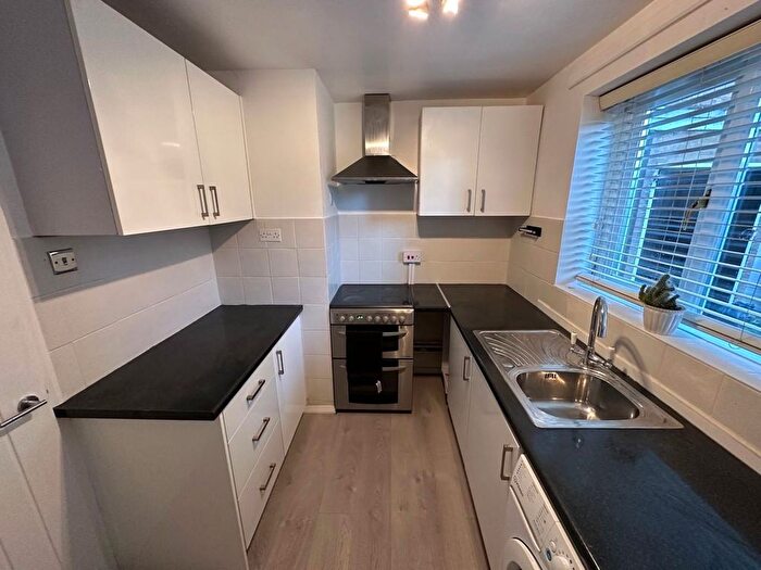 2 Bedroom Flat To Rent In St. Johns Close, Knowle, Solihull, B93