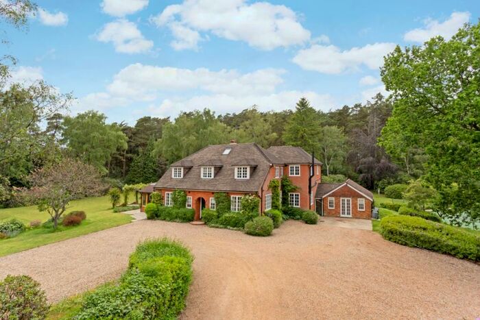 6 Bedroom Detached House To Rent In Smugglers Way The Sands, GU10