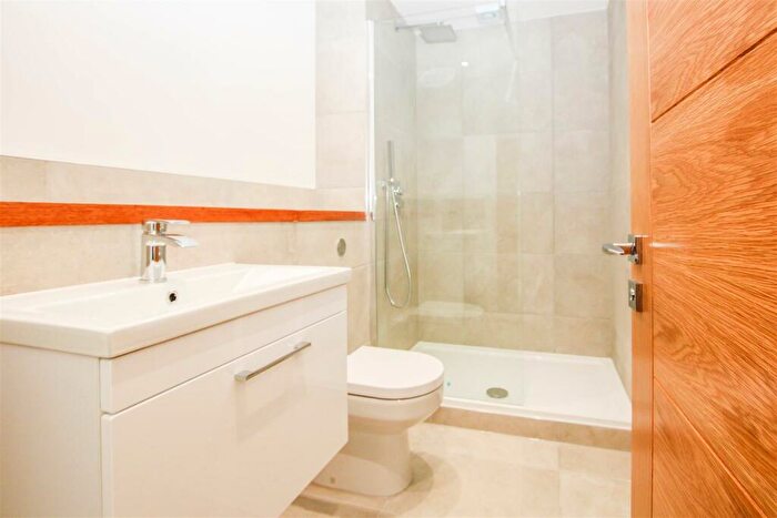 2 Bedroom Apartment For Sale In Shenfield Road, Shenfield, Brentwood, CM15