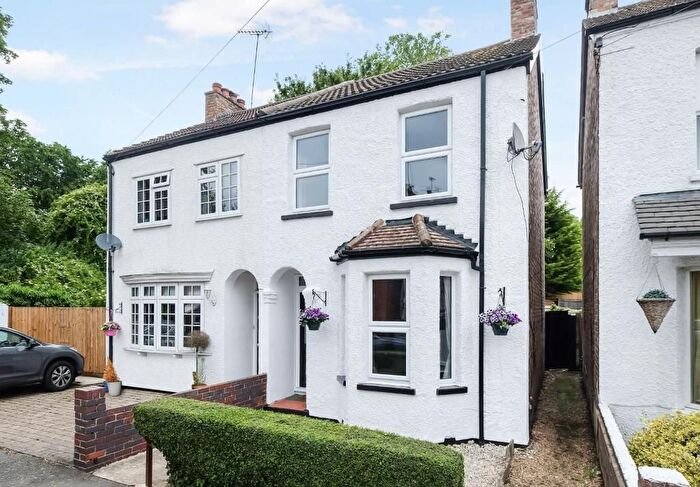 3 Bedroom Semi Detached House For Sale In Cobden Road, Orpington, Orpington, BR6