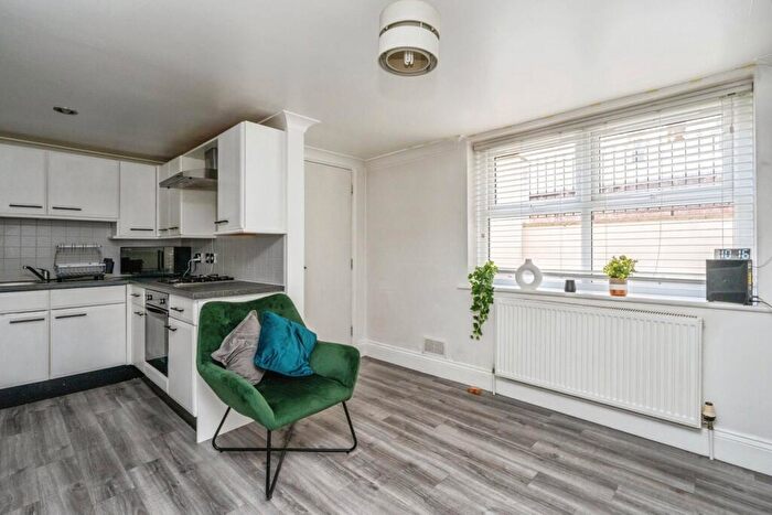 1 Bedroom Flat For Sale In Clarendon Road, Southsea, Hampshire, PO4
