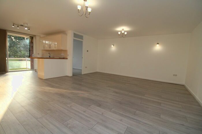 2 Bedroom Flat To Rent In Stonegrove, Edgware, HA8