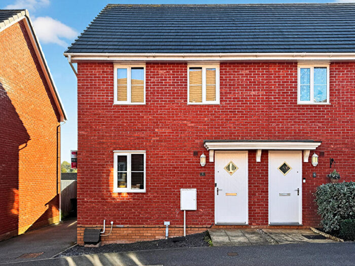 3 Bedroom Semi-Detached House For Sale In Portland Close, Cullompton, EX15