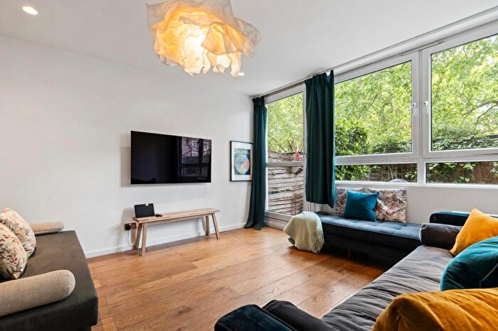 3 Bedroom Flat To Rent In Munster Square, Camden, NW1