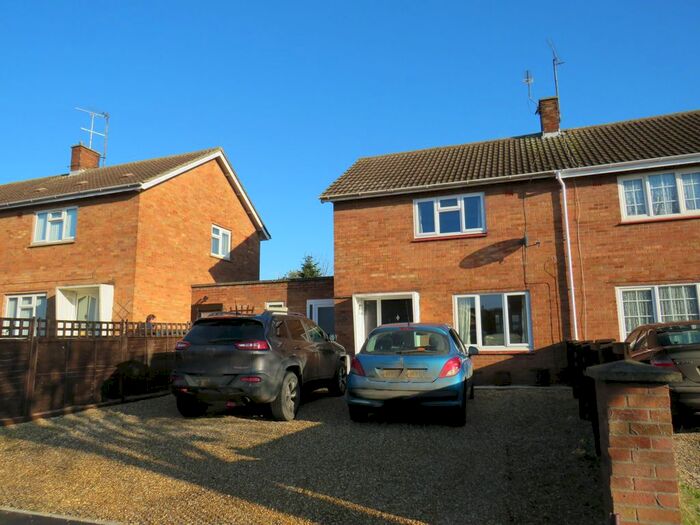 2 Bedroom Property To Rent In Valley Way, Newmarket CB8