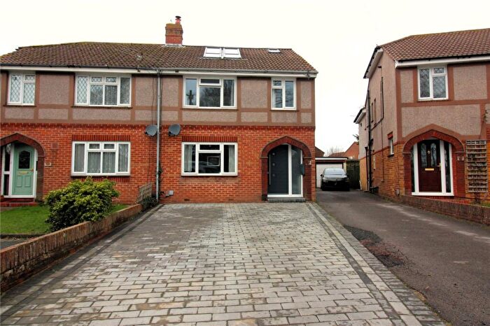 4 Bedroom Semi Detached House For Sale In Romsey Avenue, Fareham, Hampshire, PO16