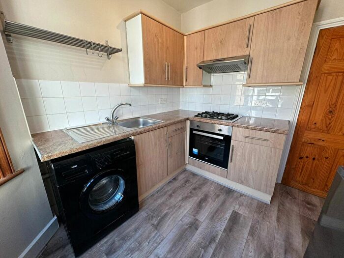 2 Bedroom Flat To Rent In Cleveland Park Avenue, E17