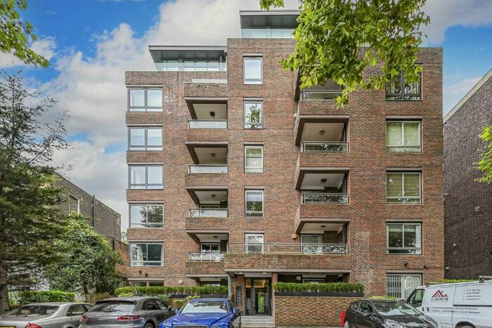 3 Bedroom Flat To Rent In Haverstock Hill, London, NW3