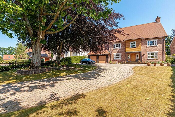 4 Bedroom Detached House For Sale In Badgers Walk, Ferndown, BH22