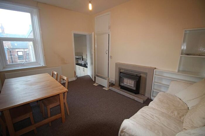 3 Bedroom Flat To Rent In Helmsley Road, Newcastle Upon Tyne, NE2