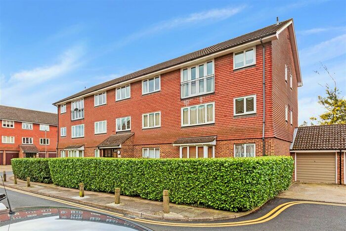 1 Bedroom Flat To Rent In Crowthorne Close, London, SW18