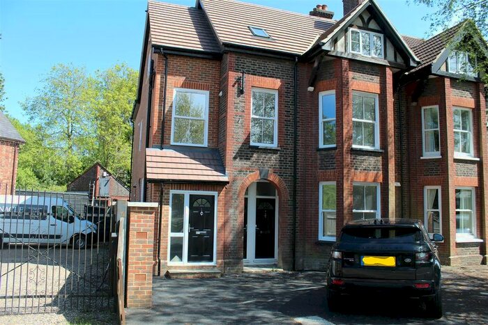 2 Bedroom End Of Terrace House To Rent In Station Road, Edenbridge, Kent, TN8
