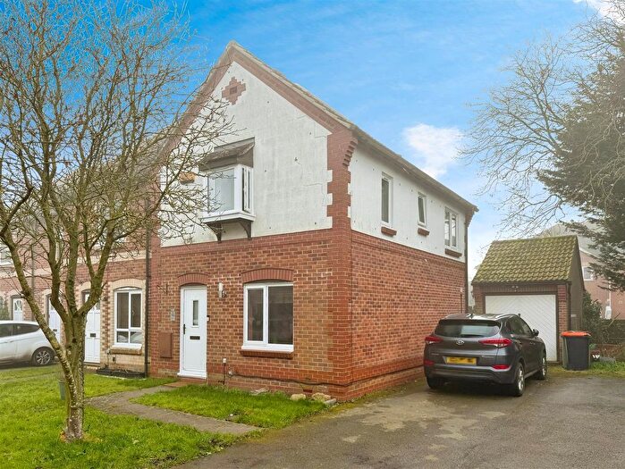 3 Bedroom End Of Terrace House For Sale In Augustus Road, Hockliffe, LU7