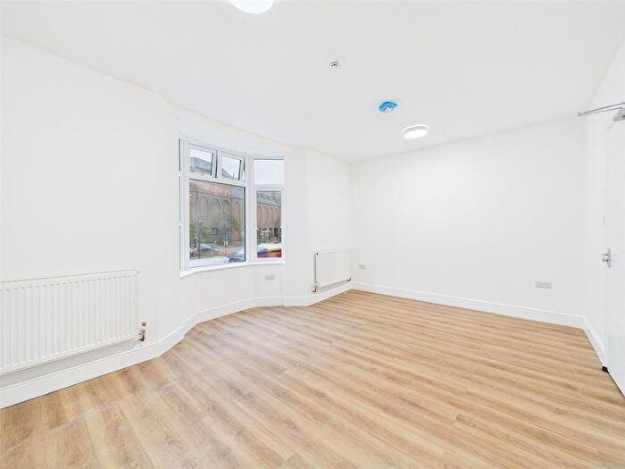 3 Bedroom Maisonette To Rent In Lewes Road, Brighton, BN2