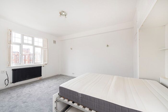 Studio To Rent In Belsize Grove, London, NW3