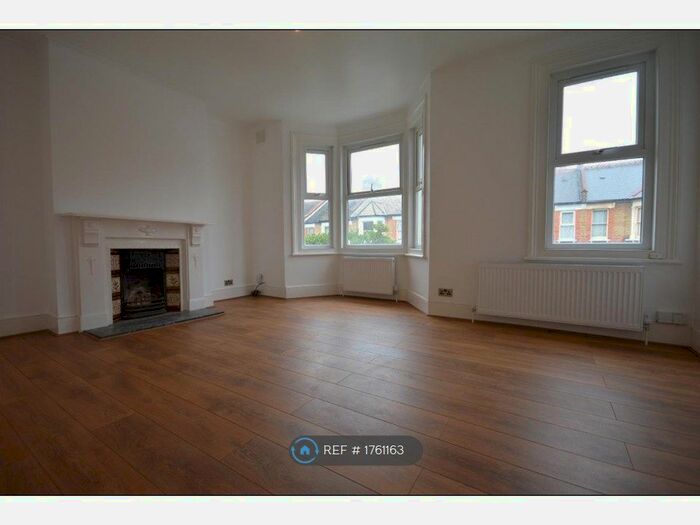 2 Bedroom Flat To Rent In Catford, London, SE6