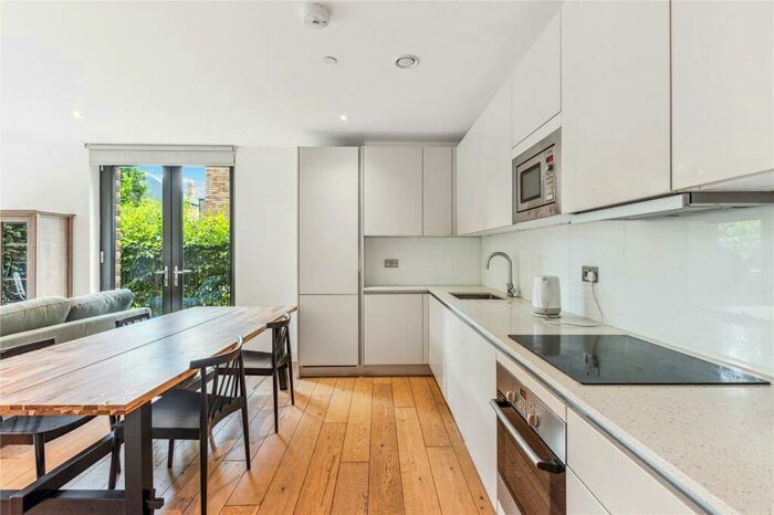 2 Bedroom Apartment To Rent In Cobalt Place, London, SW11