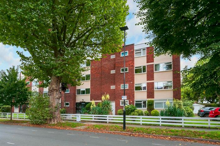 2 Bedroom Flat To Rent In Beechwood Court, - Park Road, London, W4