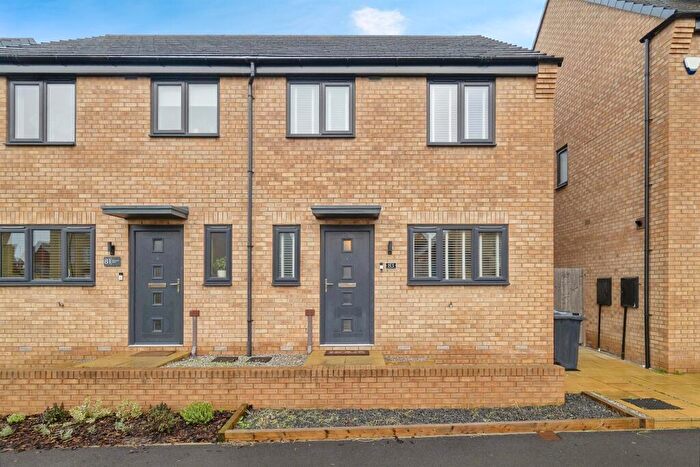 3 Bedroom Semi Detached House For Sale In Richmond Lane, Kingswood, Hull, HU7