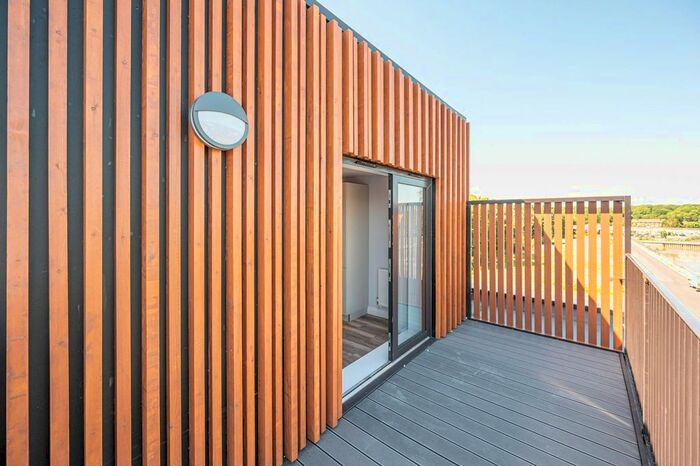 2 Bedroom Flat To Rent In Albert Road, New Barnet, Barnet, EN4