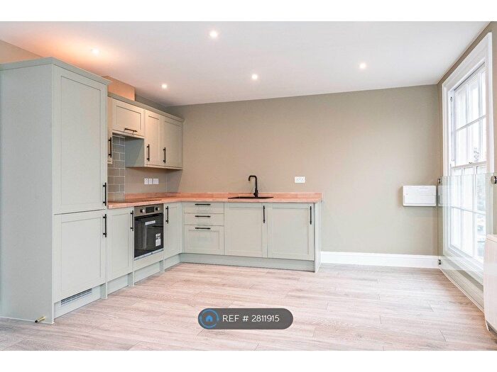 2 Bedroom Flat To Rent In North Bar Street, Banbury, OX16