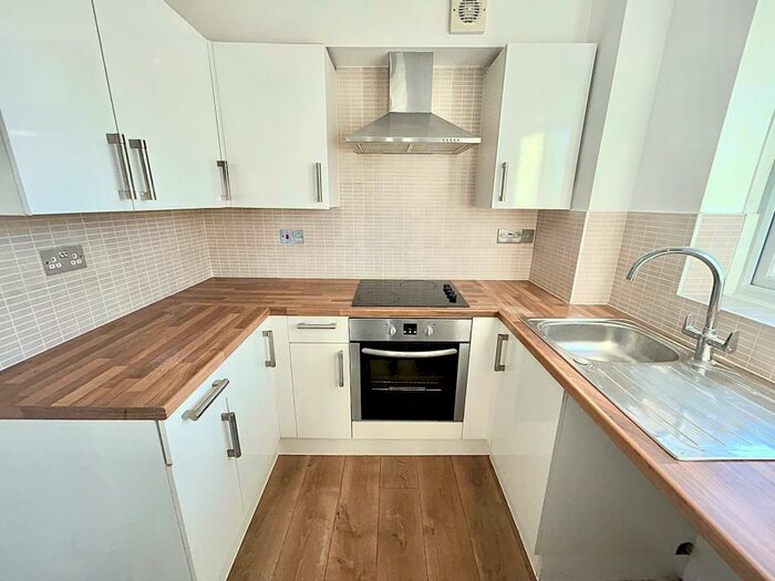 2 Bedroom Flat To Rent In Caraway Close, Plaistow, E13