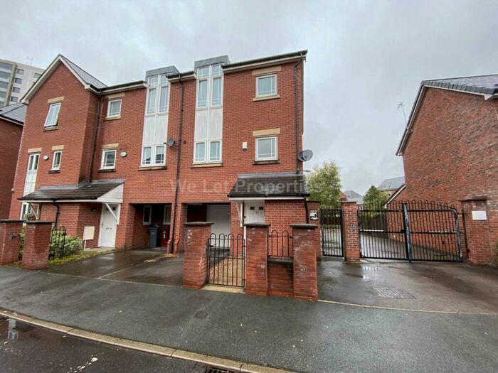 3 Bedroom House To Rent In Pickering Street, Hulme, M15