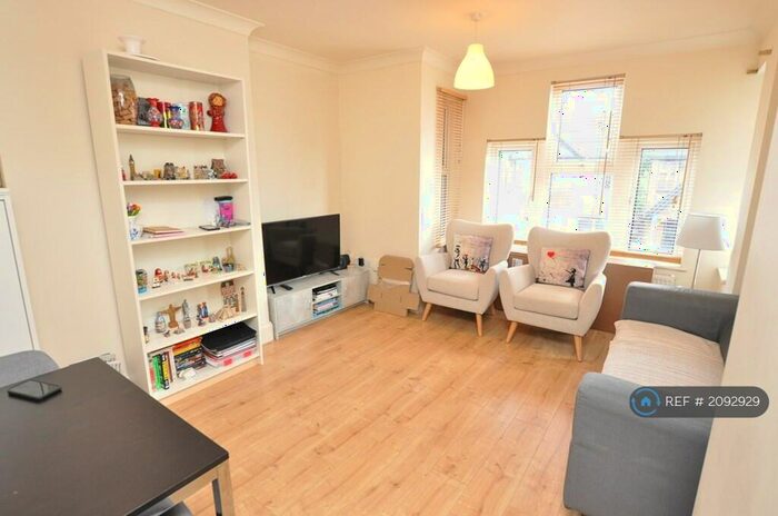 2 Bedroom Flat To Rent In East End Road, London, N2