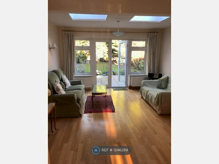 2 Bedroom Flat To Rent In Ickenham, Uxbridge UB10