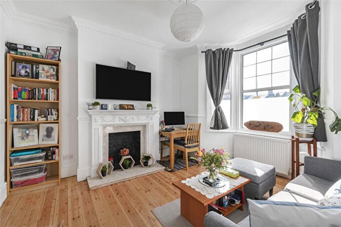 1 Bedroom Apartment For Sale In Pattenden Road, London, SE6