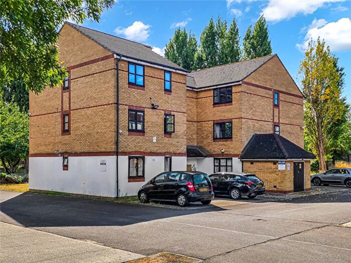 Apartment For Sale In Cherry Blossom Close, London, N13