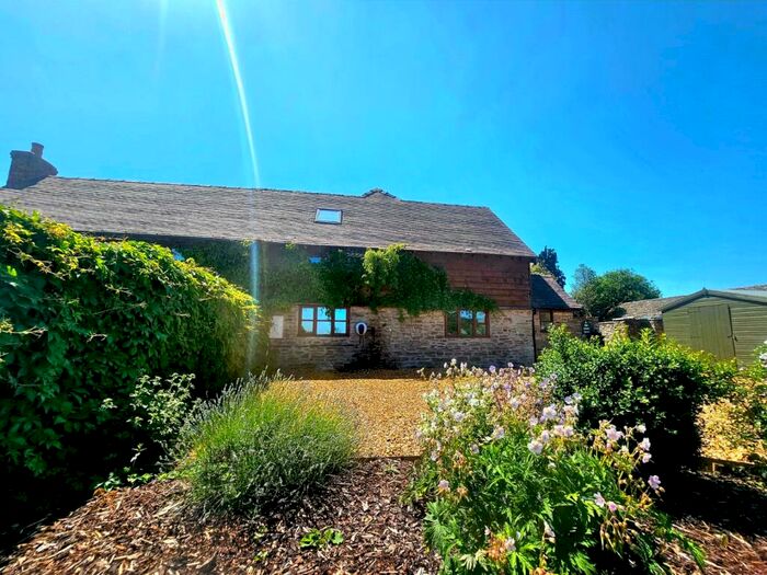 3 Bedroom Barn Conversion To Rent In The Cruck House, Mahollem, Kington, Herefordshire, HR5