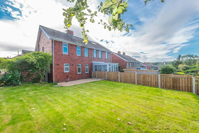 3 Bedroom Semi-Detached House For Sale In Turnshaw Avenue, Kirkburton, HD8