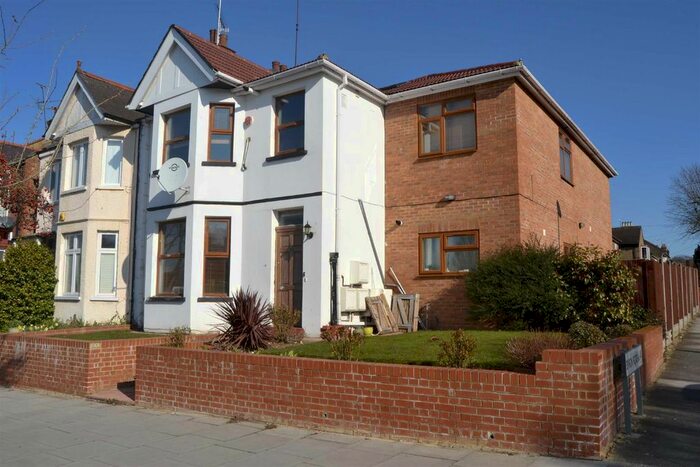 2 Bedroom Flat To Rent In Daws Lane, London, NW7