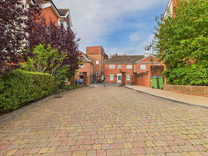 2 Bedroom Apartment For Sale In Blackhorse Way, Horsham, RH12