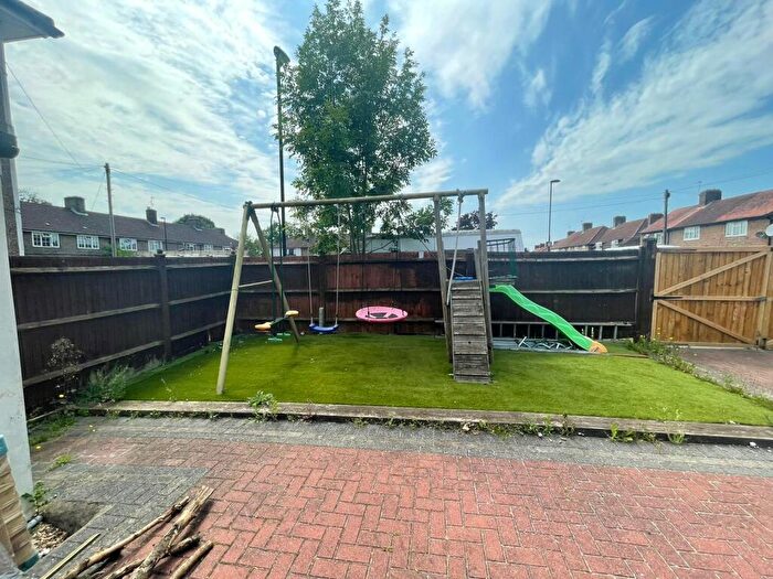 3 Bedroom End Of Terrace House To Rent In Launcelot Road, Downham, Kent, BR1