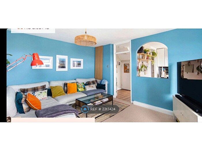 3 Bedroom Flat To Rent In Fellows Court, London, E2