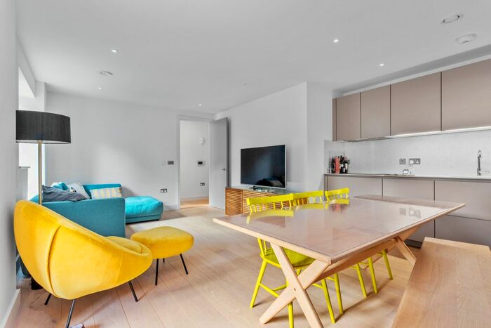 3 Bedroom Flat To Rent In Featherstone Street, London, EC1Y