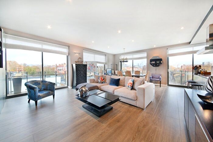 2 Bedroom Flat For Sale In Yvon House, Alexandra Avenue, SW11