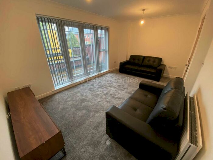 3 Bedroom House To Rent In Pickering Street, Hulme, M15