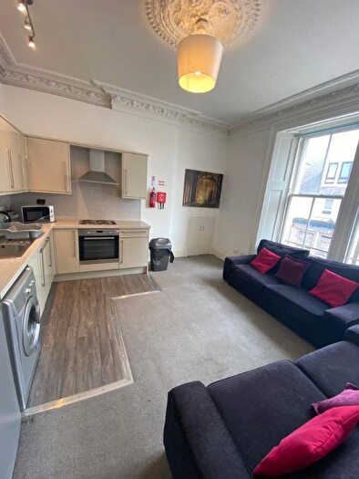 3 Bedroom Flat To Rent In Stirling Street, City Centre, Dundee, DD3