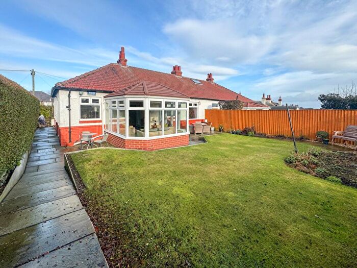 2 Bedroom Semi-Detached Bungalow For Sale In Kaye Lane, Almondbury, Huddersfield, HD5
