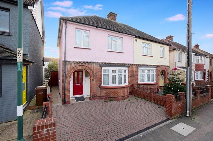 3 Bedroom Terraced House To Rent In Tufton Road, Rainham, Gillingham, ME8