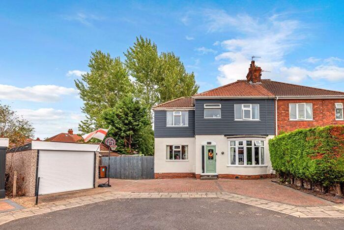 4 Bedroom Semi-Detached House For Sale In Cynthia Road, Grimsby, DN32
