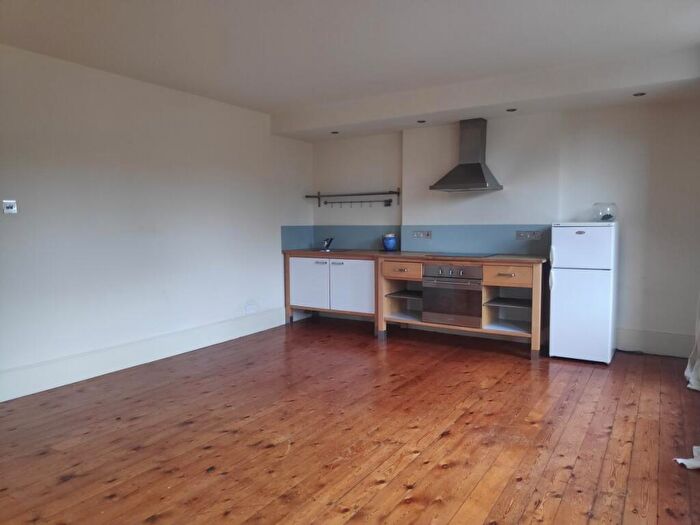 1 Bedroom Flat To Rent In Hatchlands Road, Redhill, RH1