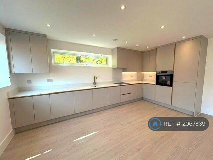 3 Bedroom Flat To Rent In Corelli Road, London, SE3
