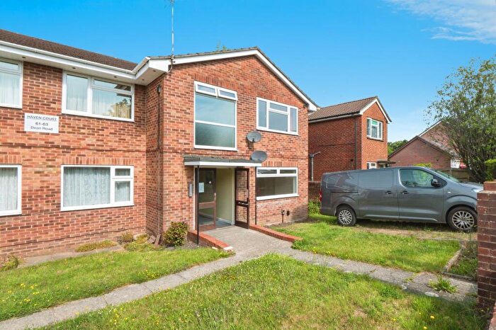 2 Bedroom Flat For Sale In Dean Road, Southampton, SO18