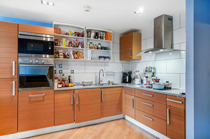 1 Bedroom Flat For Sale In City Tower, Limeharbour, London, E14